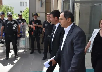 Cumhurbaşkanı Erdoğan’ın fotoğrafını indiren DEM Partili başkan ifade verdi