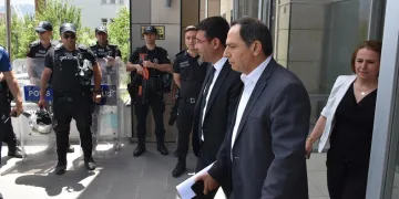 Cumhurbaşkanı Erdoğan’ın fotoğrafını indiren DEM Partili başkan ifade verdi