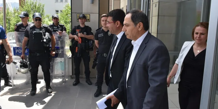Cumhurbaşkanı Erdoğan’ın fotoğrafını indiren DEM Partili başkan ifade verdi