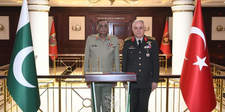 Bakan Güler, Pakistan Genelkurmay Başkanı Mirza’yı kabul etti