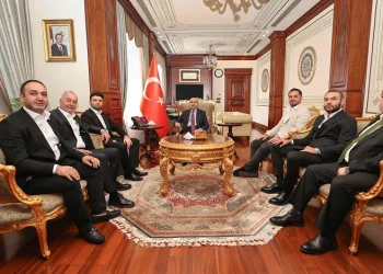 Bursaspor yönetimi, Bursa Valisi Mahmut Demirtaş’ı ziyaret etti