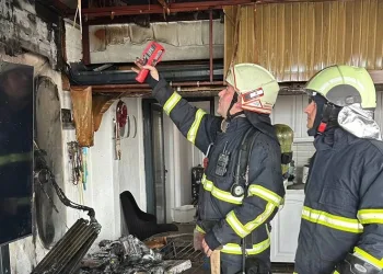 Yalova’da çatı katında çıkan yangını itfaiye söndürdü