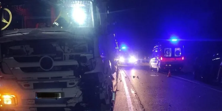Tır ile çarpışan motosiklet sürücüsü hayatını kaybetti