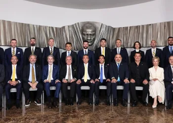 Fenerbahçe’de yeni yönetim mazbatalarını aldı
