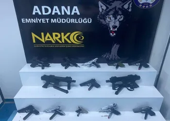 Uyuşturucu operasyonunda 2 uzi ve 11 ruhsatsız tabanca ele geçirildi