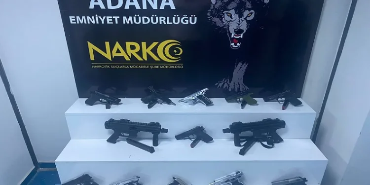 Uyuşturucu operasyonunda 2 uzi ve 11 ruhsatsız tabanca ele geçirildi