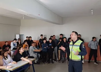 Jandarma ekiplerinden öğrencilere trafik kuralları eğitimi