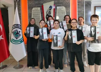 Öğrencilerden İngilizce dergi