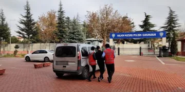 Kendisini banka görevlisi olarak tanıtıp vatandaşı 100 bin TL dolandırmıştı, tutuklandı