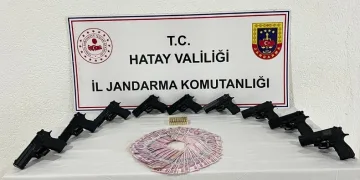 Şüpheli şahsın aracından 9 tabanca ele geçirildi