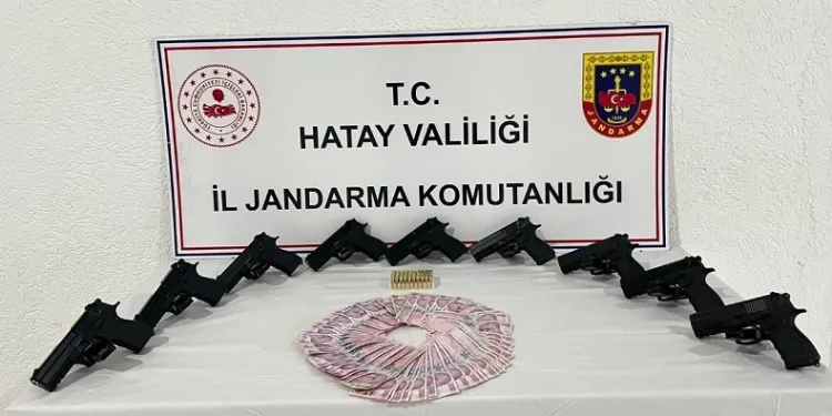 Şüpheli şahsın aracından 9 tabanca ele geçirildi