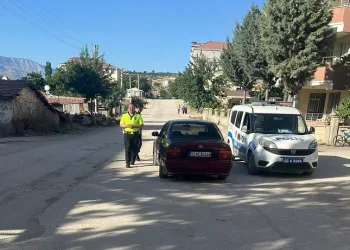Gölbaşı’nda bisiklet ile otomobil çarpıştı