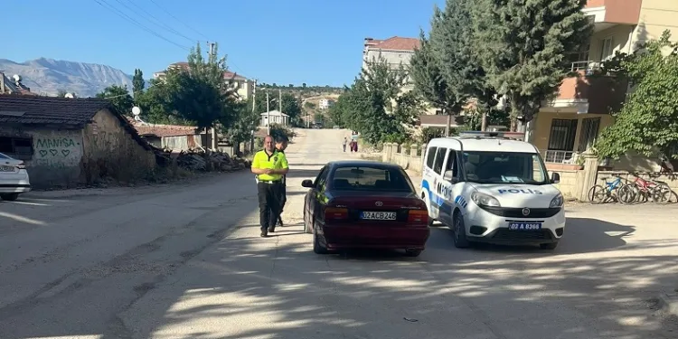 Gölbaşı’nda bisiklet ile otomobil çarpıştı