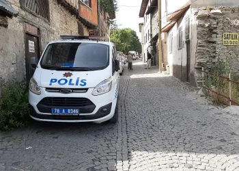 106 yaşındaki kadın bahçede ölü bulundu