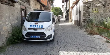 106 yaşındaki kadın bahçede ölü bulundu