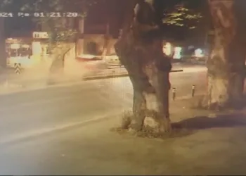 Kadıköy’de bina sakinlerini isyan ettiren kazanın güvenlik kamerası görüntüleri ortaya çıktı