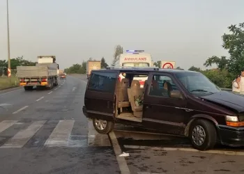 Konya’da tır otomobile çarptı
