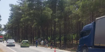 Marmaris’te tır otomobile çarptı: 1 yaralı