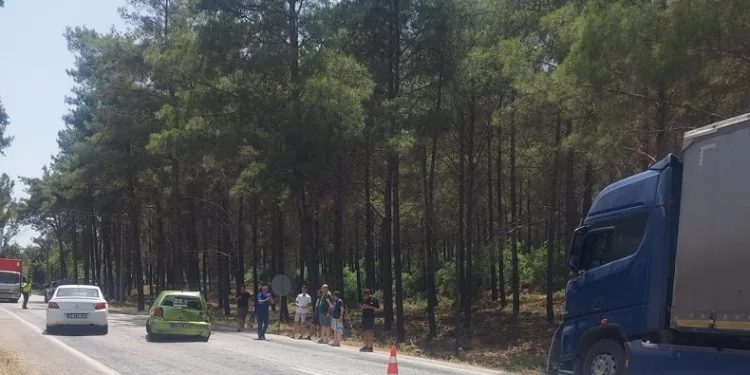 Marmaris’te tır otomobile çarptı: 1 yaralı