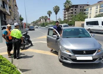 Otomobille motosiklet çarpıştı: 1 yaralı