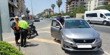 Otomobille motosiklet çarpıştı: 1 yaralı