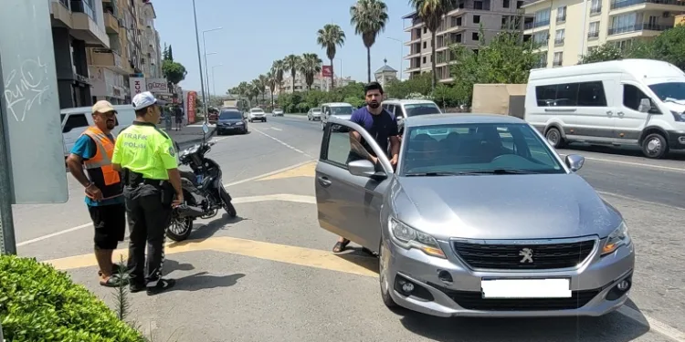 Otomobille motosiklet çarpıştı: 1 yaralı
