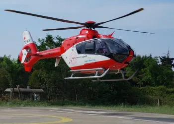 Ambulans helikopterler erken doğum riski olan genç kadın için havalandı