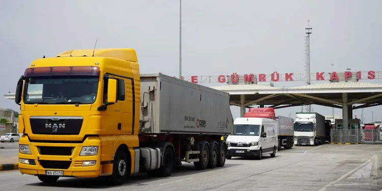 Vize sorunu tır şoförlerini mağdur ediyor