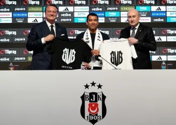 Beşiktaş, Giovanni van Bronckhorst ile sözleşme imzaladı