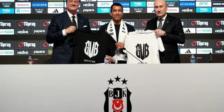 Beşiktaş, Giovanni van Bronckhorst ile sözleşme imzaladı