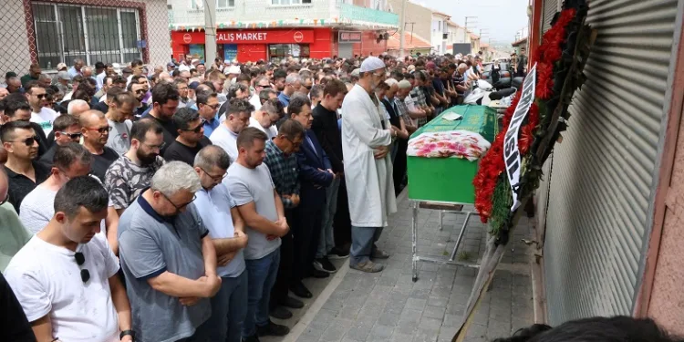 Canice katledilen anne ve oğlu aynı tabutun içinde son yolculuğuna uğurlandı
