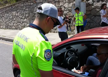 Başkentte bayram trafiği denetimi 18 bini aşkın polisle gerçekleştiriliyor