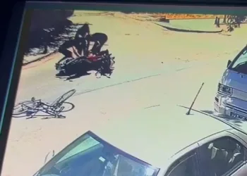 Motosikletin çarptığı bisikletli çocuk kurtarılamadı