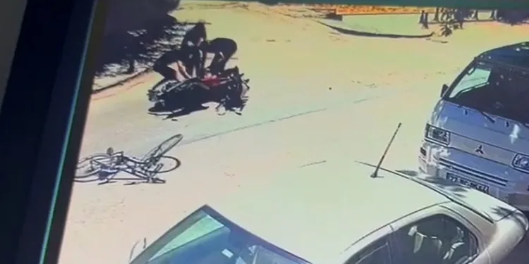 Motosikletin çarptığı bisikletli çocuk kurtarılamadı