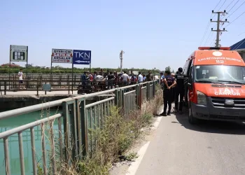 Kanala atlayan karısını kurtarmak isterken suda kayboldu