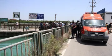 Kanala atlayan karısını kurtarmak isterken suda kayboldu