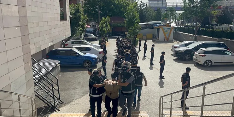 Tefecilik yaparak 153 milyon TL gelir elde eden 12 kişi adliyeye sevk edildi