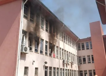 Karne günü ilkokulda yangın