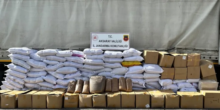 Jandarmanın operasyonunda 6 ton 750 kilo kaçak tütün ele geçirildi