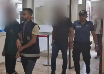 İnşaattan kablo çaldılar, polisten kaçamadılar