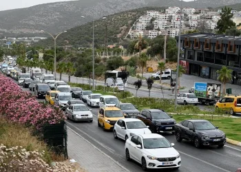 Kuşadası’na tatilci akını başladı