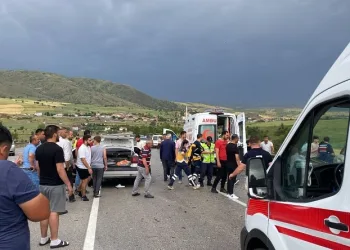 Ankara’da 3 araç birbirine girdi