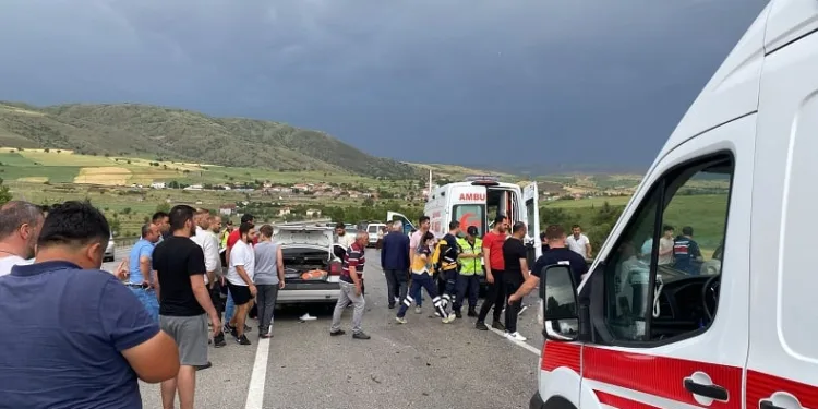 Ankara’da 3 araç birbirine girdi