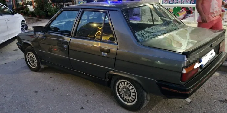 Otomobile çarpan motosikletli yaralandı