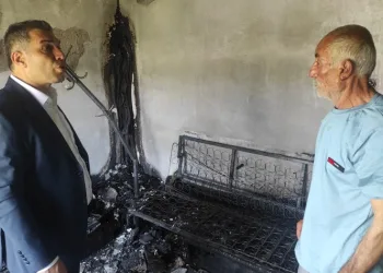 Engelli kızın çıkardığı yangında ev kullanılamaz hale geldi