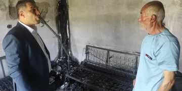 Engelli kızın çıkardığı yangında ev kullanılamaz hale geldi
