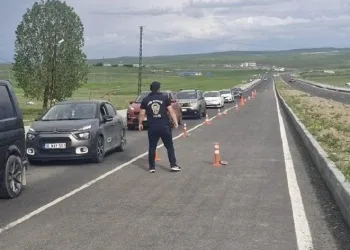 Kars’ta trafik uygulamaları sürüyor