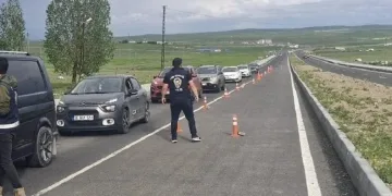 Kars’ta trafik uygulamaları sürüyor
