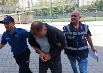 ‘Boğazından bıçaklandığı’ mesajını komşu kadına atıp yardım istedi