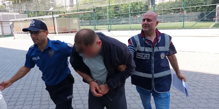 ‘Boğazından bıçaklandığı’ mesajını komşu kadına atıp yardım istedi
